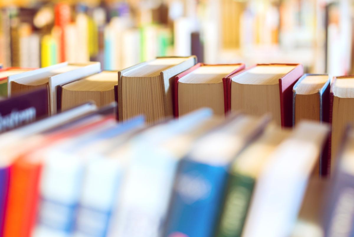 rij met boeken