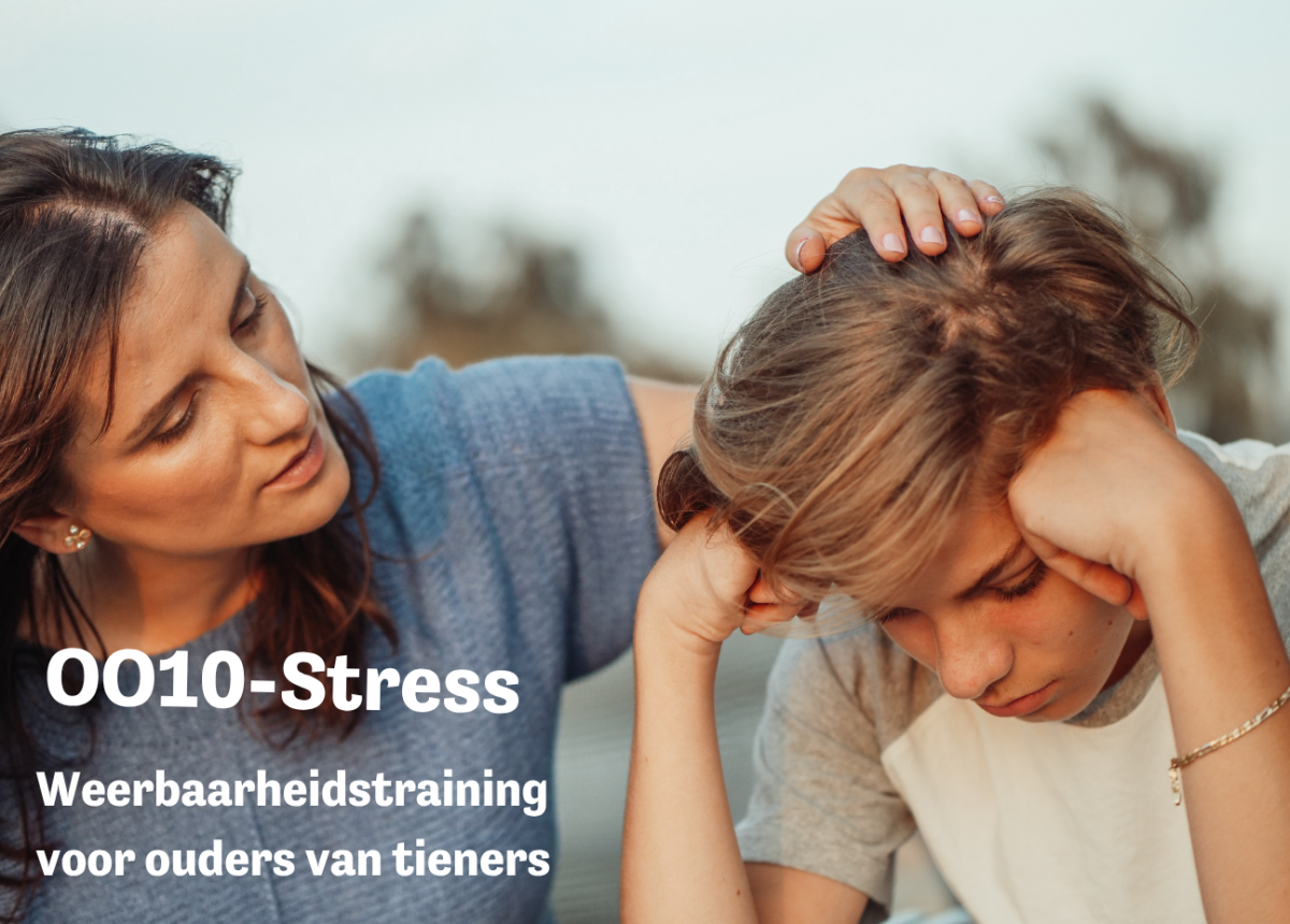 moeder luistert naar tienerjongen
