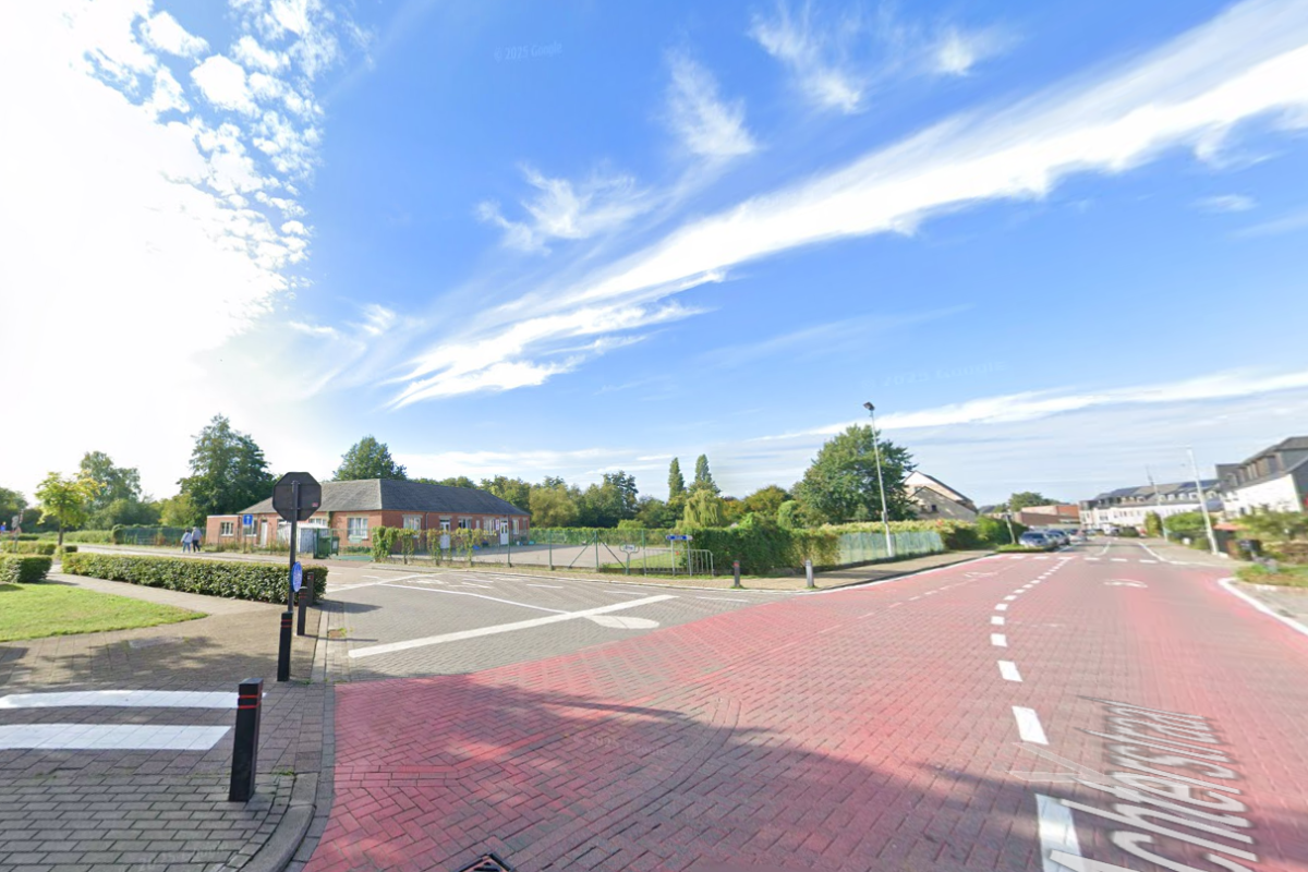 zicht op een kruispunt in de Achterstraat