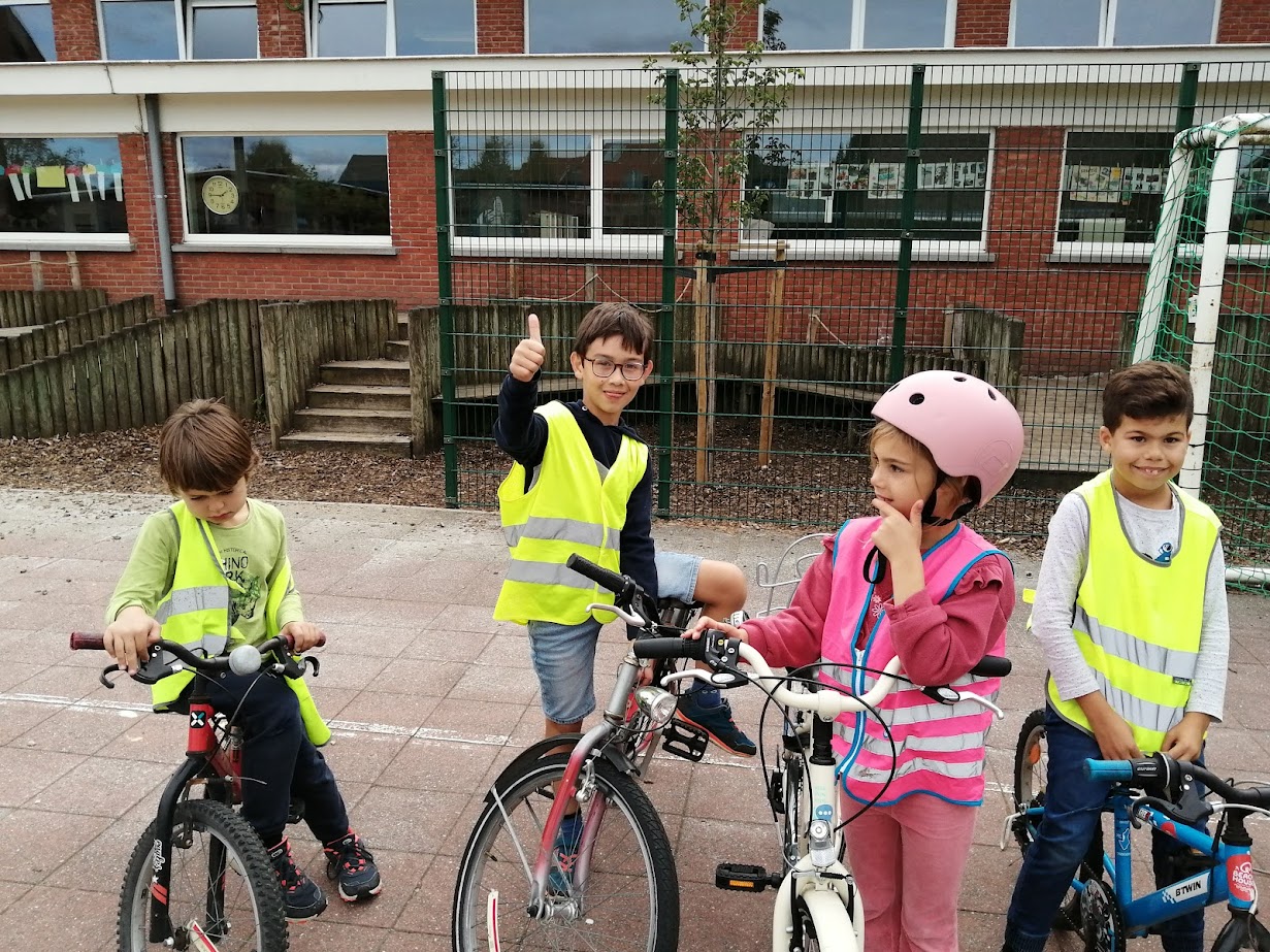 Strapdag 2023: ouders laten auto massaal thuis