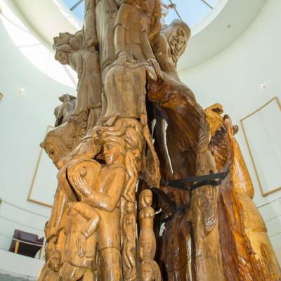 de kruin van de gebeeldhouwde Lindeboom