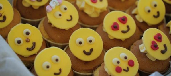 cupcakes met emojis