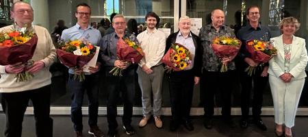Op de foto (van links naar rechts): Jos Van Dongen (ereraadslid), Wim Govers (ereschepen), Jef Laureyssens (ereraadslid), Lukas Kint (voorzitter gemeenteraad), Alfons Christiaensen (ereraadslid), Paul Van Wesenbeeck (ereschepen), Walter Van Hofstraeten (ereraadslid), Katrien Schryvers (burgemeester)