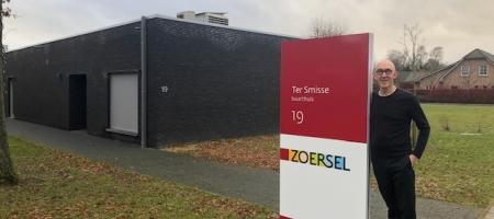 Johan Desmedt aan buurthuis Ter Smisse