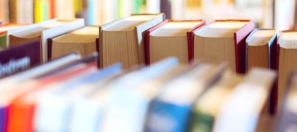 rij met boeken
