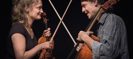 Lotte Remmen (viool) en Toby Kuhnn (cello)