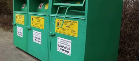 Deze kledingcontainers verdwijnen binnenkort uit het Zoerselse straatbeeld.