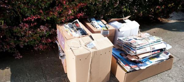 papier hier, en niet overal op straat