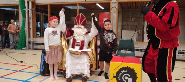 Sinterklaas op bezoek in onze school 