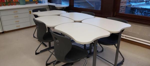 nieuw meubilair voor flexibele klasinrichting