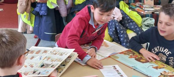 Jeugdboekenmaand 2025: voorlezen, de Steentijd tot leven en naar de bib