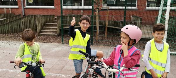 Strapdag 2023: ouders laten auto massaal thuis