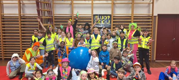 fluofuif beloont leerlingen voor dragen fluovestjes