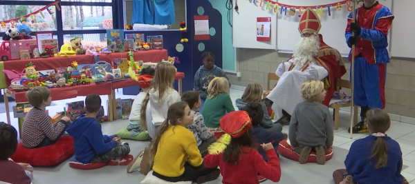 Sint haalt cadeautjes op voor het goede doel