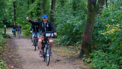 Fietsen door het bos