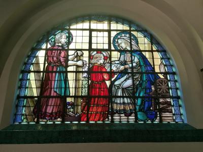 glasraam in de Kapel A-3 Heilige Familie