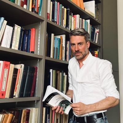 Auteur en prof. Freek Van de Velde 