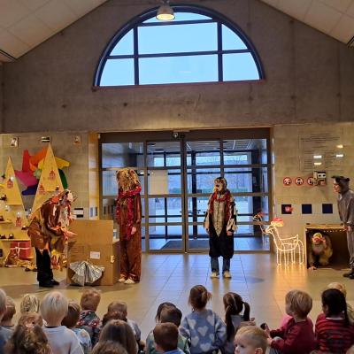 Dieren van het Axenbos op bezoek in de kleuterschool 