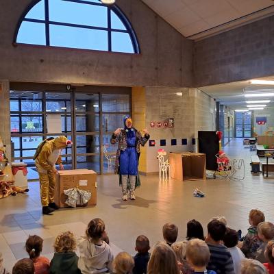 Dieren van het Axenbos op bezoek in de kleuterschool 