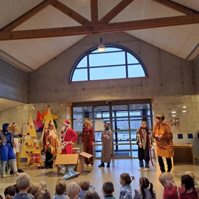 Dieren van het Axenbos op bezoek in de kleuterschool 