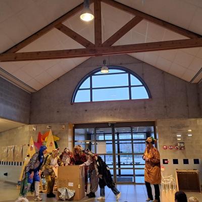 Dieren van het Axenbos op bezoek in de kleuterschool 