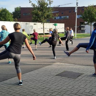 Een opwarmingshalfuurtje van een conditieles, op een moment dat het mooi weer was.