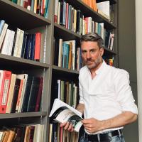Auteur en prof. Freek Van de Velde 